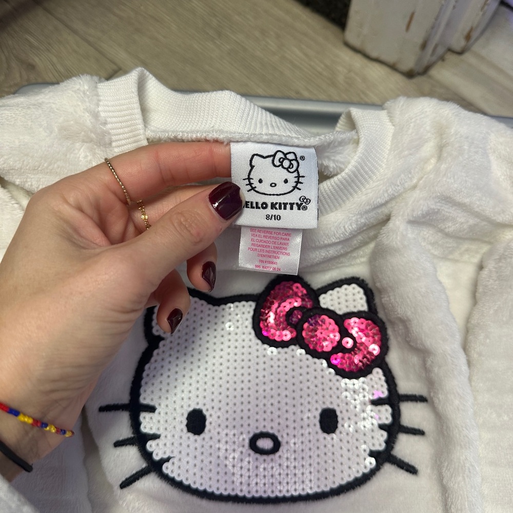 Hello kitty size medium 8 sweater good condition - Picture 2 of 3